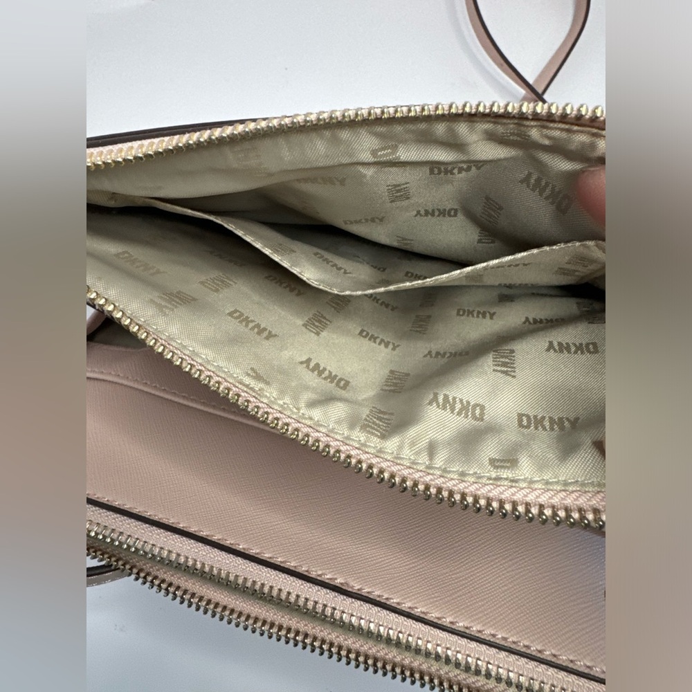 ☘️#119 DKNY EUC Bryant Park Top Zip Pink Crossbody Bag - Picture 13 of 15